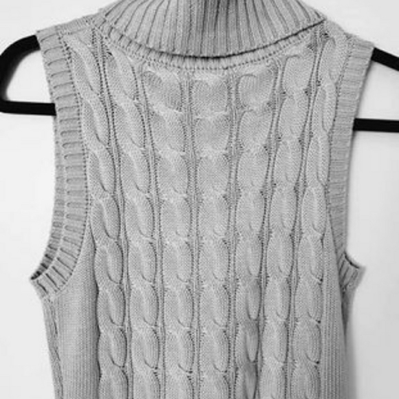 Sleeveless Sweater Dress - Picture 9 of 12